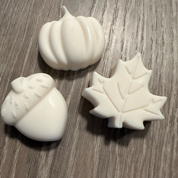 Fall Pumpkin, Acorn & Maple Leaves Goats Milk Hand Crafted Soap - Bundle of 3 - Picture 5 of 8